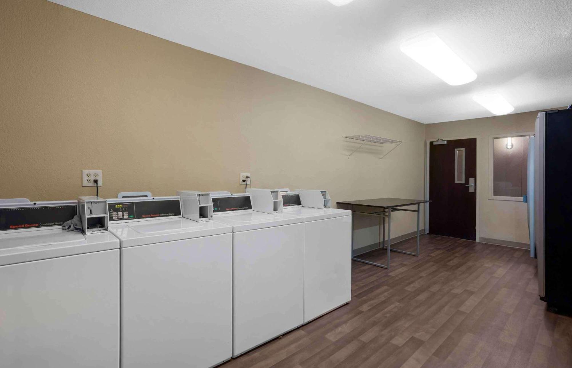 Extended Stay America Suites - Houston - Med Ctr - Greenway Plaza Exterior photo